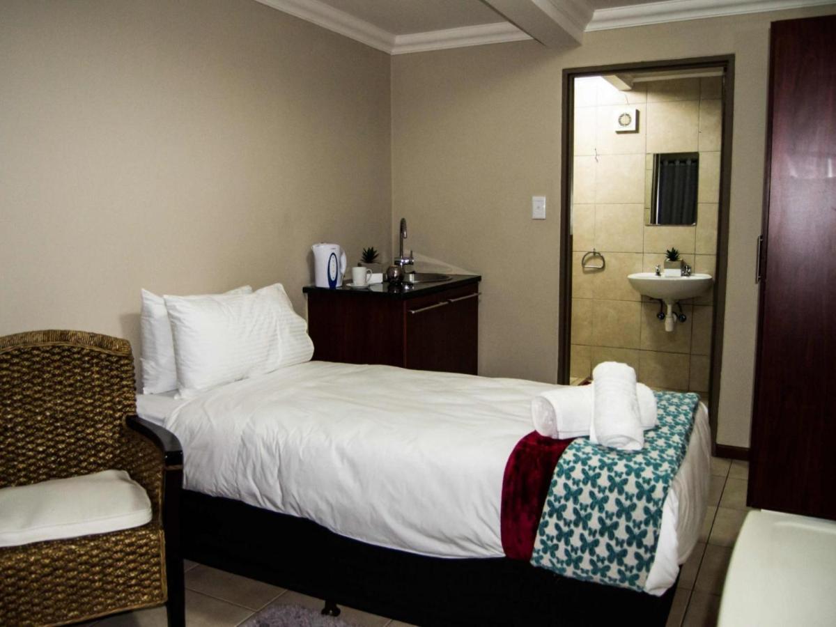 Aps Guesthouse 빈트후크 외부 사진